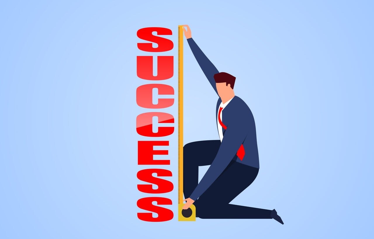 A diagram showing the steps to develop a successful sales enablement strategy.